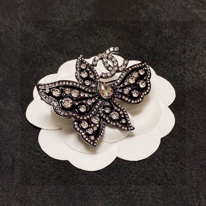 Chanel Brooch 3lyx209